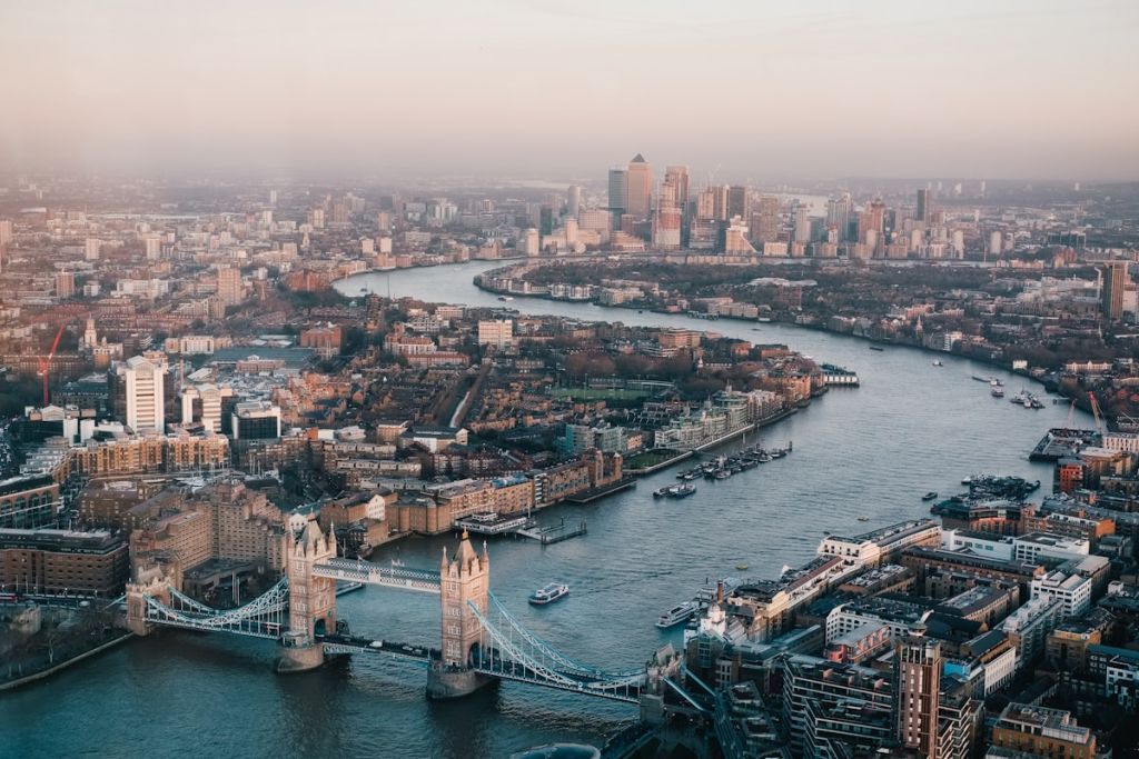 Tower Bridge and London skyline — Translation AZ UK office